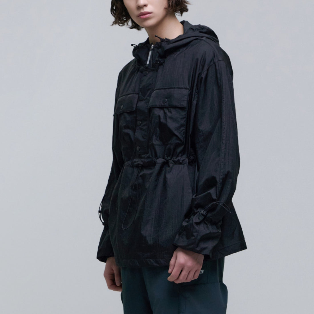 UNISEX NRN OUT POCKET SHIRRING HOODIE ANORAK- CARBON BLACK