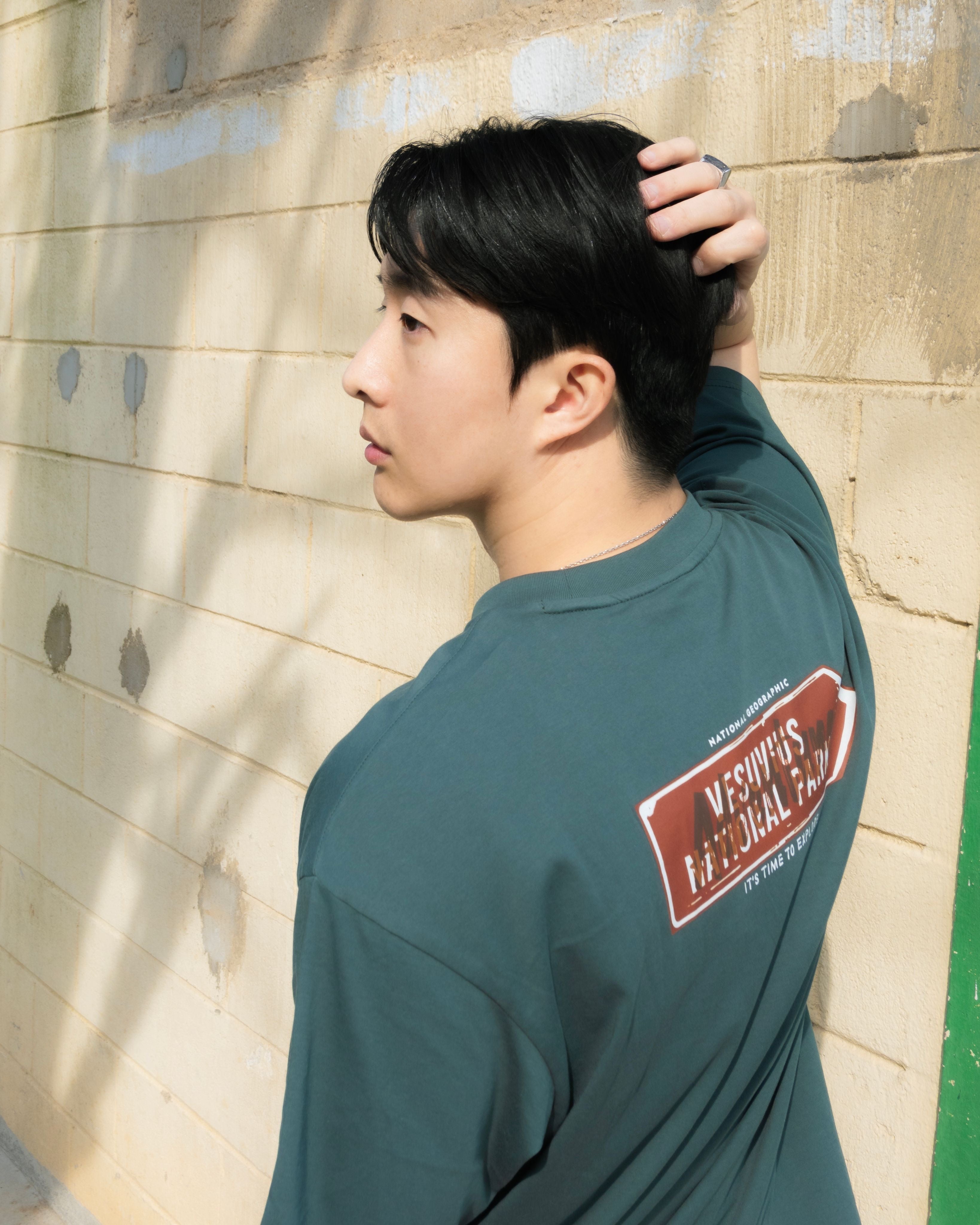 Unisex Treasure Signpost Semi-Over Fit Graphic H/Tee- D/Green