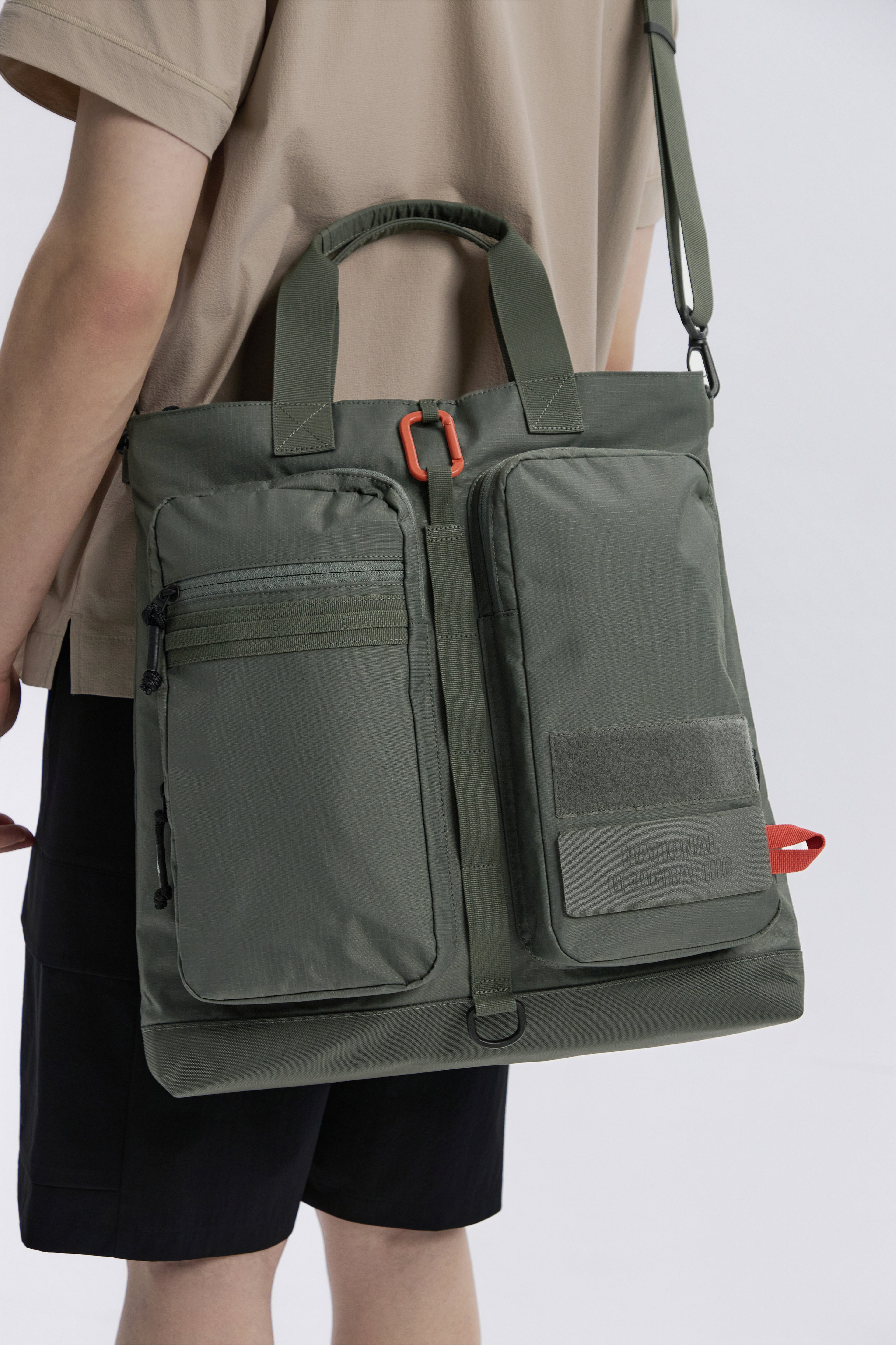 Unisex Crest Helmet Bag
