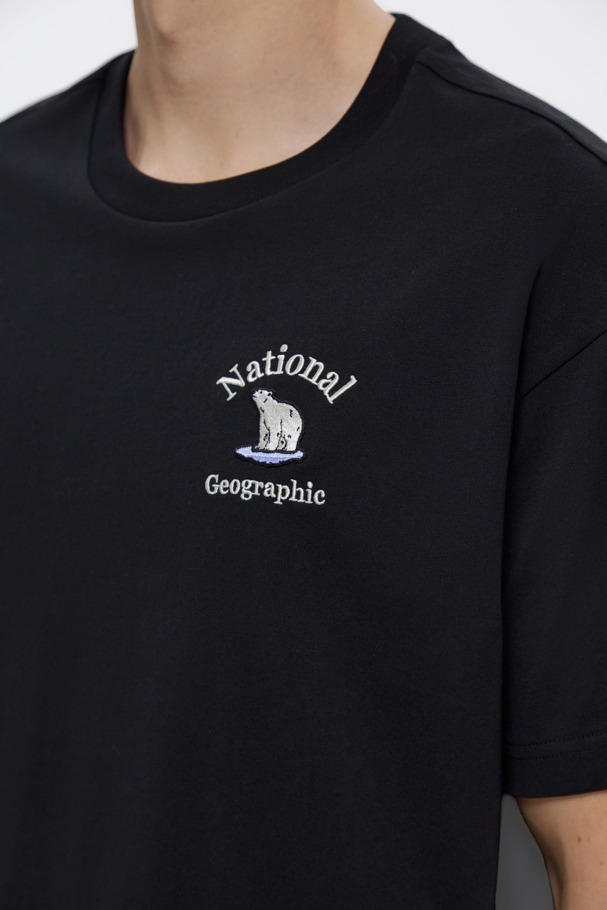 Unisex Natgeo "Polar Bear" Graphic Semi-Oversized T-shirt