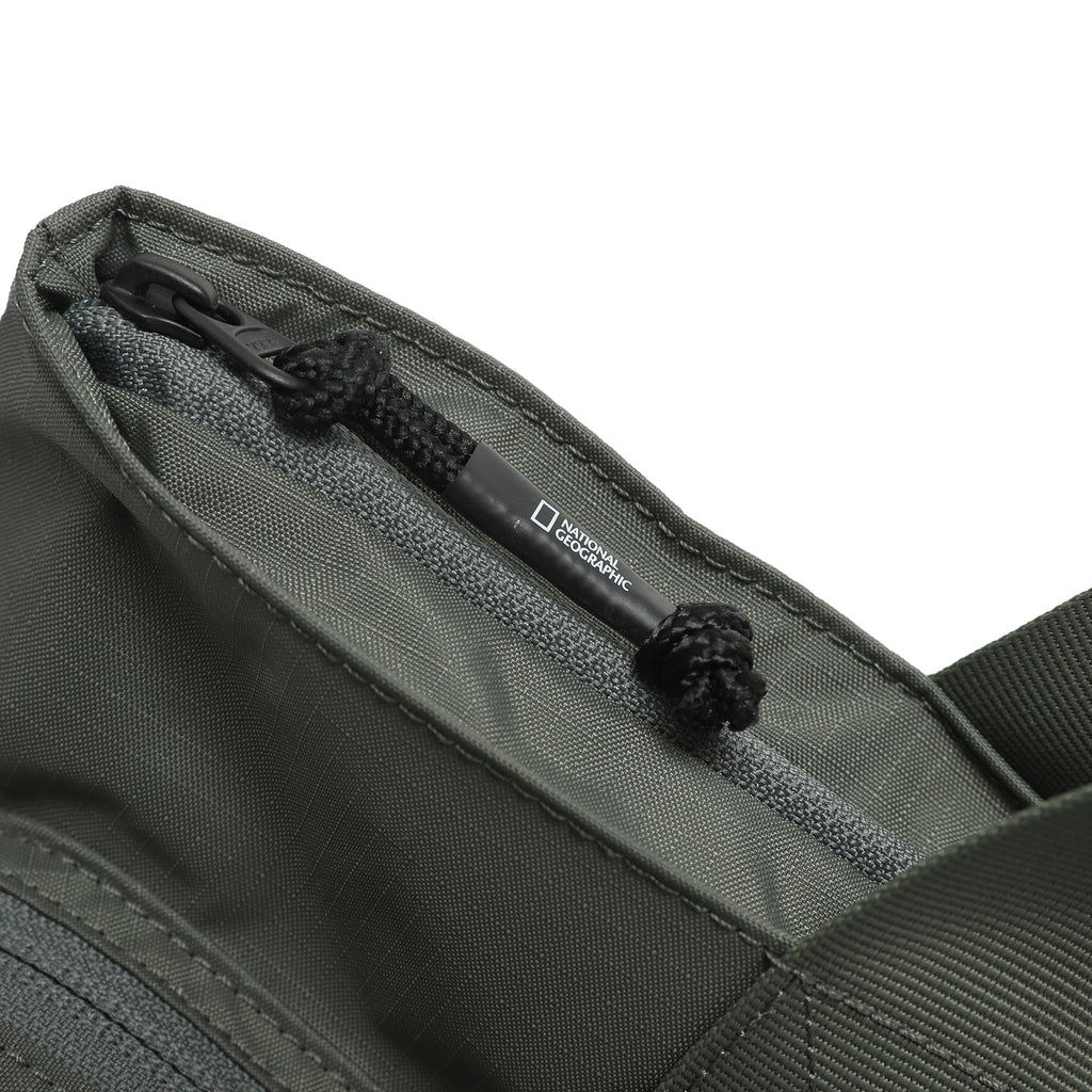Unisex Crest Helmet Bag
