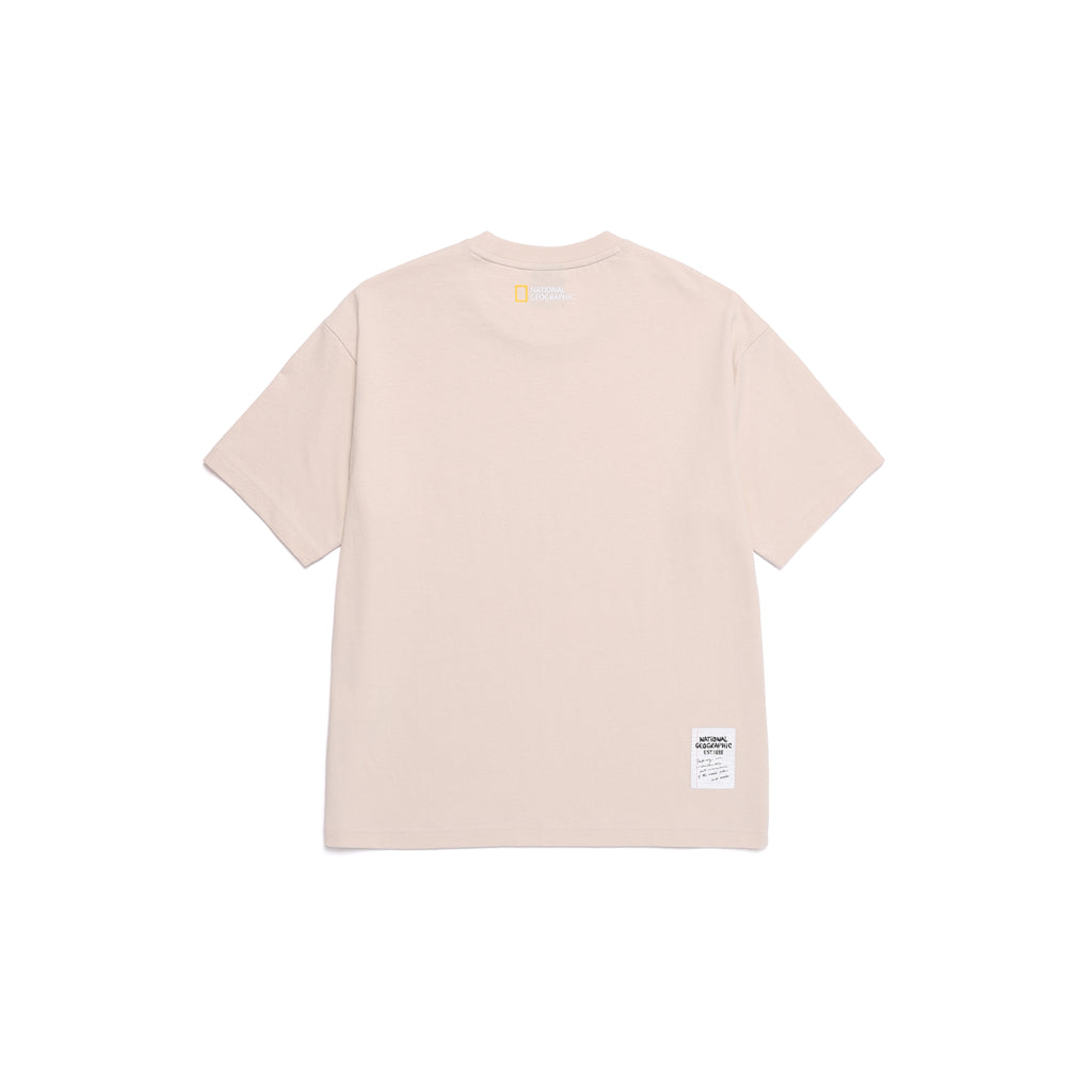UNISEX TREASURE WALKER SEMI-OVER FIT GRAPHIC T-SHIRT- L/BEIGE