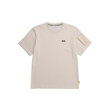 UNISEX ROWDY SMALL LOGO SLEEVE POCKET T-SHIRT -OAK BEIGE