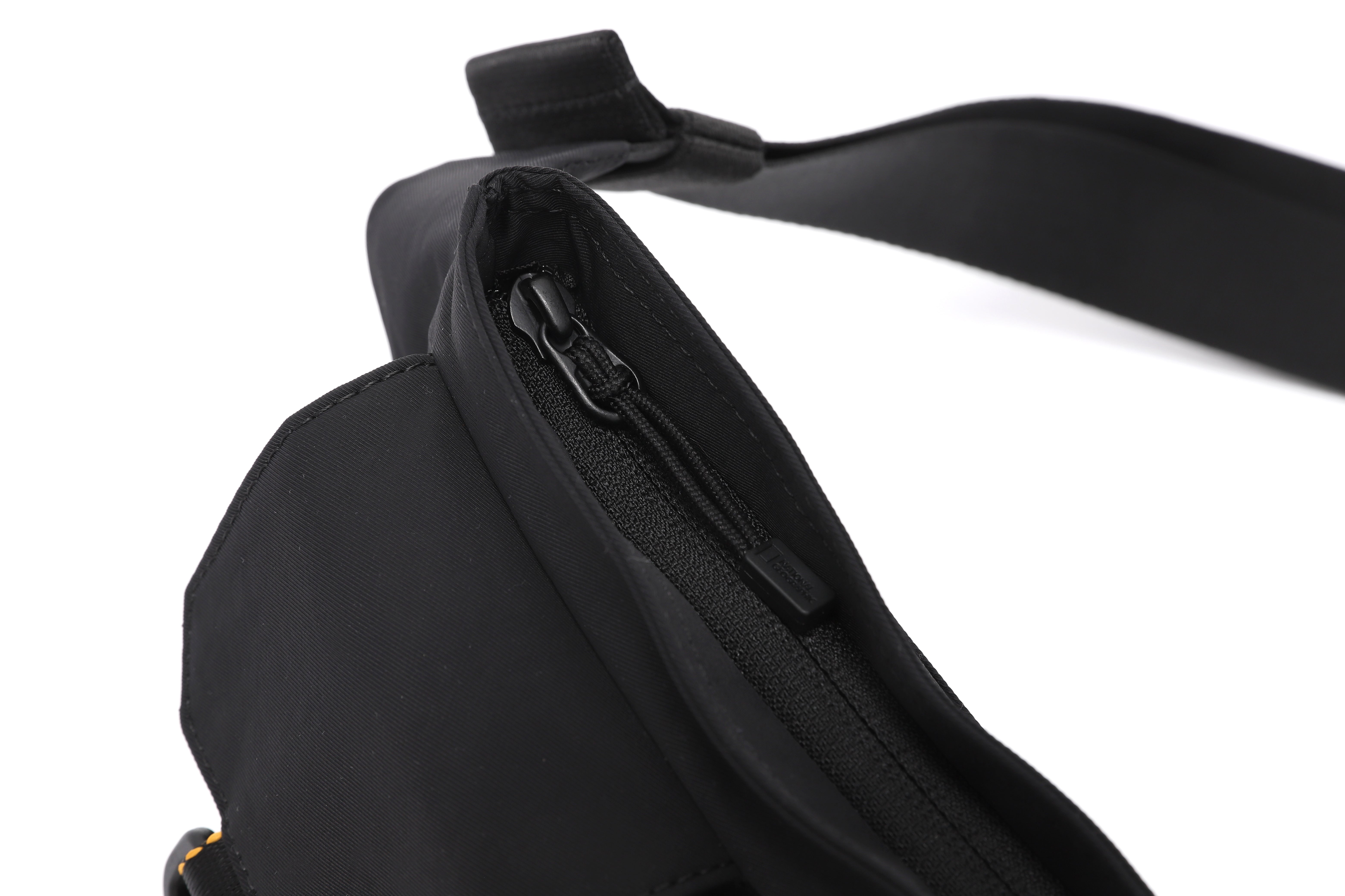 ADELIE WIDE CROSS BAG- BLACK – National Geographic Apparel