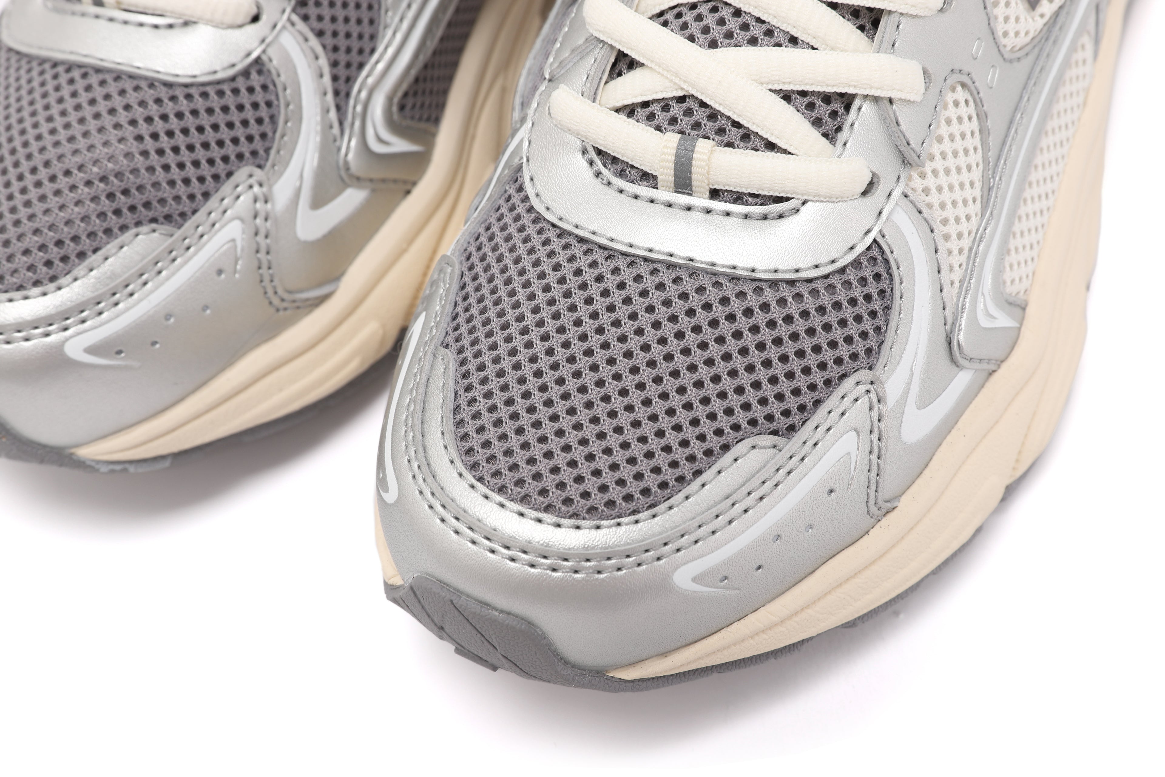 Unisex Contour Freeze Sneakers- Silver
