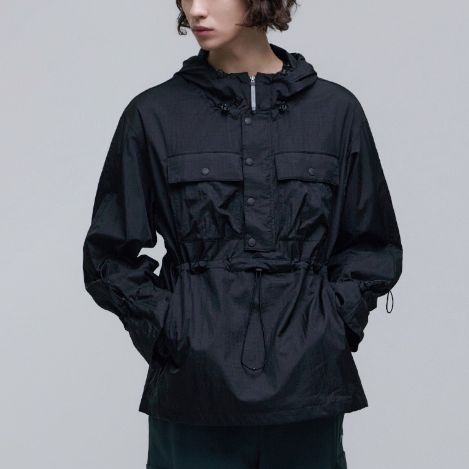 UNISEX NRN OUT POCKET SHIRRING HOODIE ANORAK- CARBON BLACK