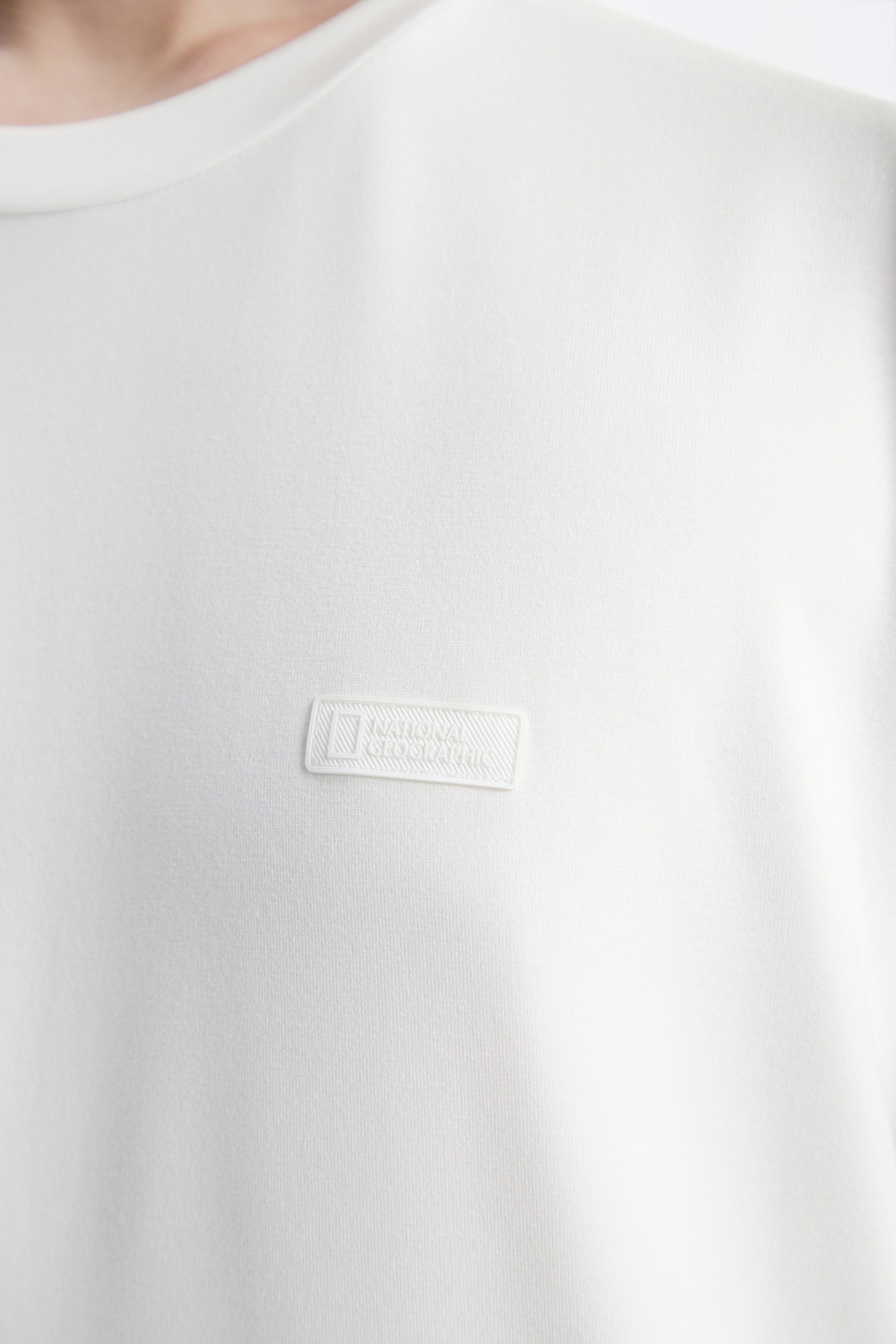 Unisex Caph Small Logo Long Sleeved T-Shirt- O/White