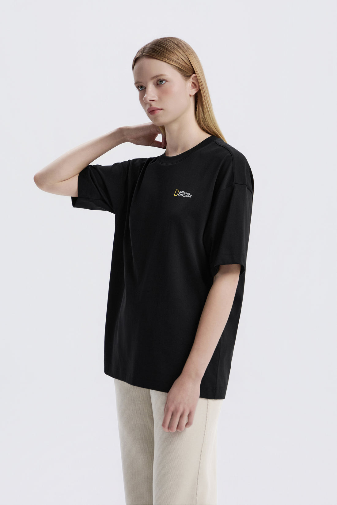UNISEX SEMI-OVER FIT GRAPHIC H/TEE- BLACK