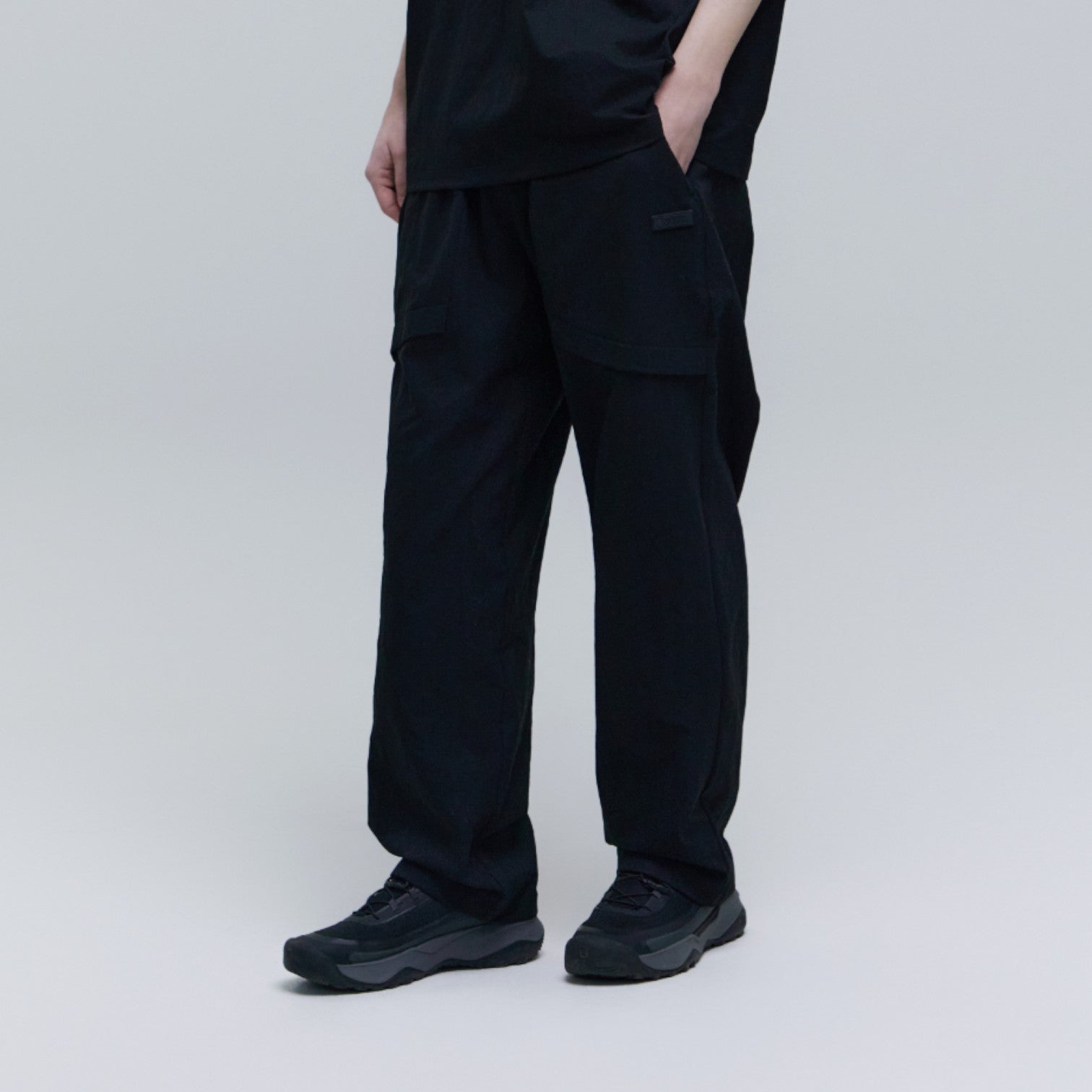 MEN'S MICRO AIRDOT WIDE FIT PANTS- CARBON BLACK